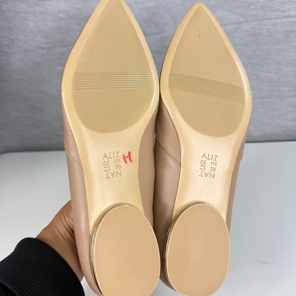 Naturalizer Havana Womens 10M Flats Nude Beige Pointed Toe Leather V Cut Shoes - Picture 7 of 11